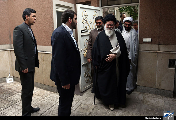 دیدار آیت الله علم الهدی با خانواده جانبازان