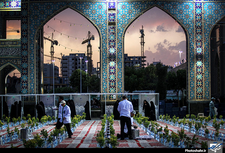 ضیافت افطار در حرم امام رضا علیه السلام