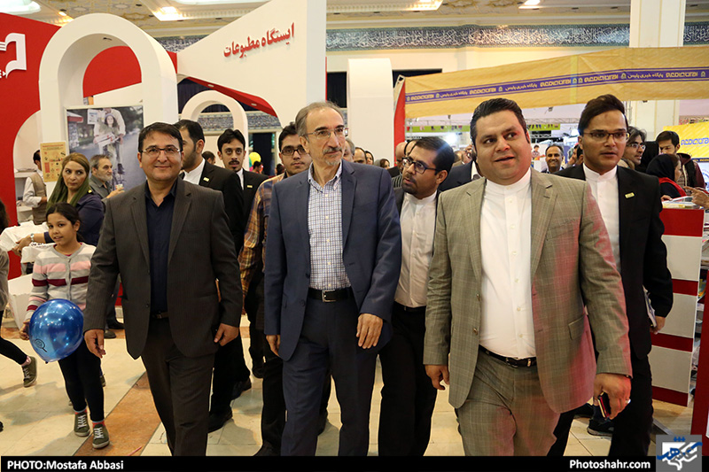 بازدید تقی زاده خامسی شهردار مشهد از نمایشگاه مطبوعات 