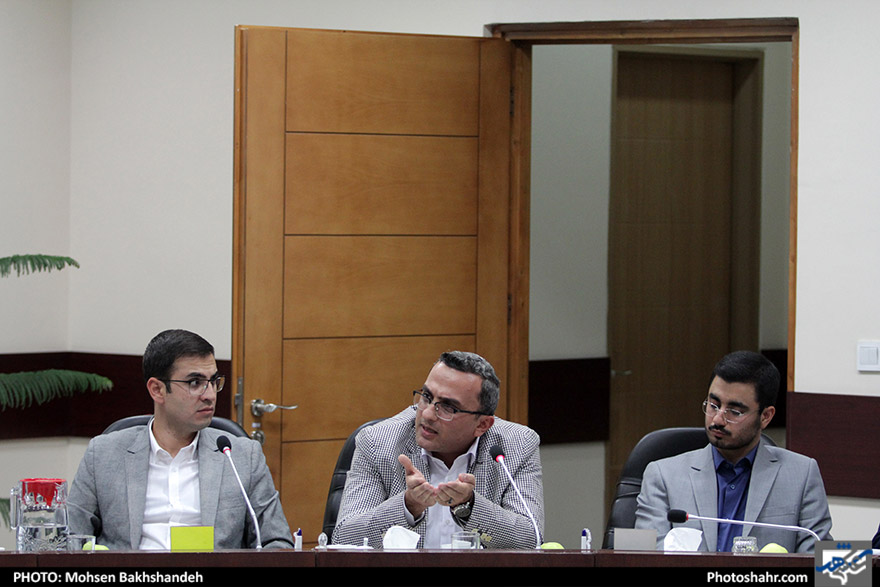 نشست هم اندیشی اعضای شورای شهر با نخبگان و استعداد های برتر