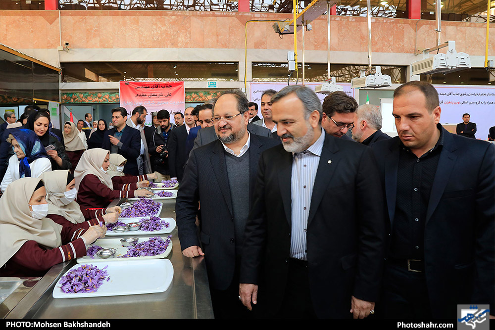 بازدید وزیر کار از یک واحد تولید زعفران 