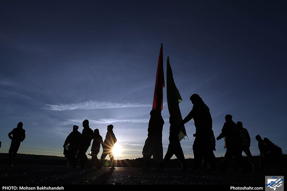 زائران پیاده امام رضا (ع)