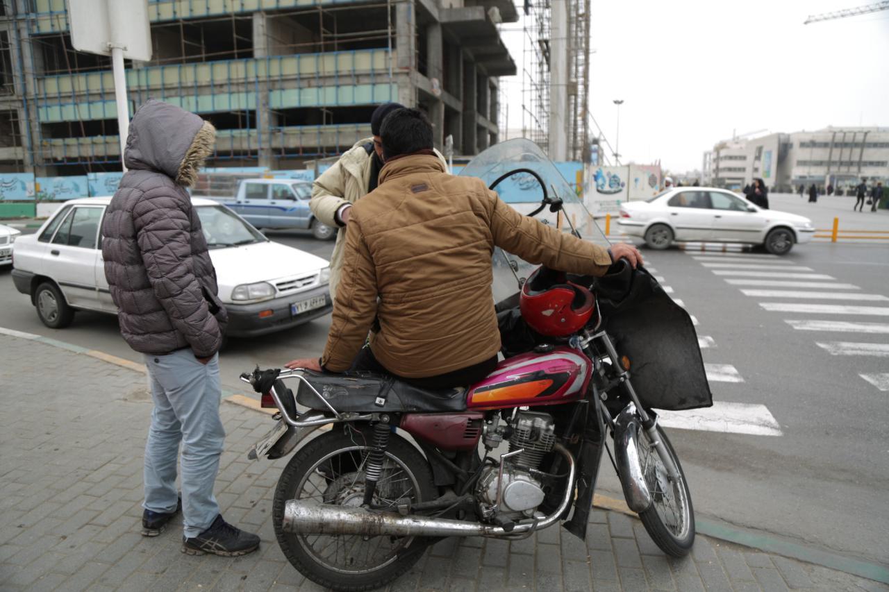 روایتی نیمروزی از همراهی با یک فروشنده مواد مخدر روی ترک موتور