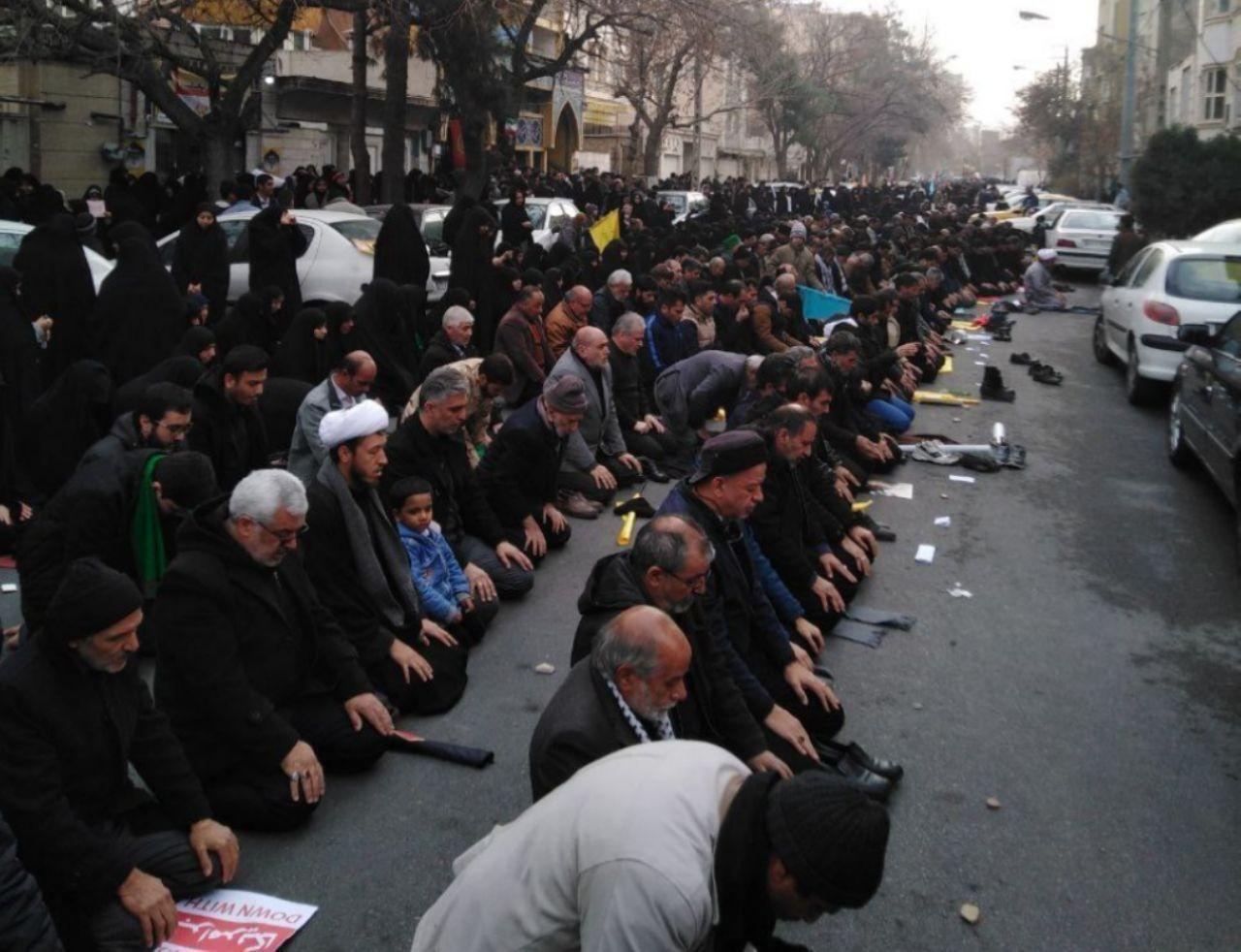 گزارش زنده از مراسم تشییع سردار سلیمانی در مشهد/ وعده ما با شهیدان مقاومت ساعت۱۴ میدان ۱۵خرداد مشهد گزارش زنده از مراسم تشییع سردار سلیمانی در مشهد/ وعده ما با شهیدان مقاومت ساعت۱۴ میدان ۱۵خرداد مشهد