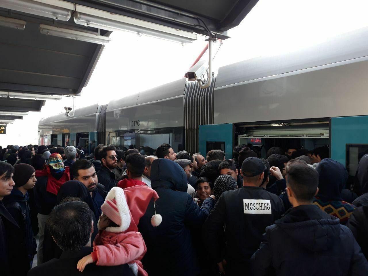 گزارش زنده از مراسم تشییع سردار سلیمانی در مشهد/ وعده ما با شهیدان مقاومت ساعت۱۴ میدان ۱۵خرداد مشهد گزارش زنده از مراسم تشییع سردار سلیمانی در مشهد/ وعده ما با شهیدان مقاومت ساعت۱۴ میدان ۱۵خرداد مشهد