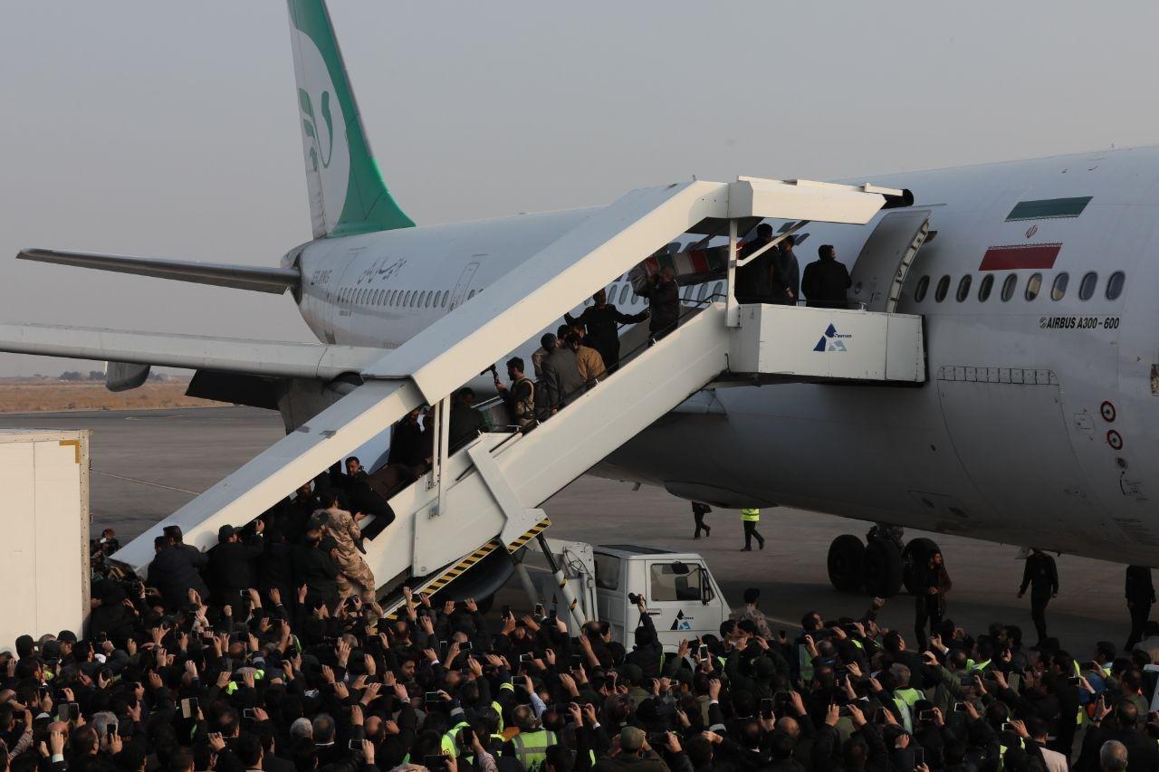 گزارش زنده از مراسم تشییع سردار سلیمانی در مشهد/ وعده ما با شهیدان مقاومت ساعت۱۴ میدان ۱۵خرداد مشهد گزارش زنده از مراسم تشییع سردار سلیمانی در مشهد/ وعده ما با شهیدان مقاومت ساعت۱۴ میدان ۱۵خرداد مشهد