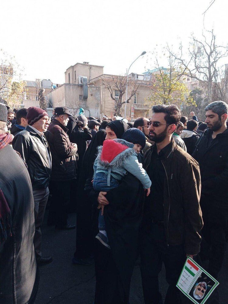 گزارش لحظه به لحظه از مراسم تشییع پیکر مطهر سردار سلیمانی در تهران/ آغاز رسمی مراسم تشییع سردار مقاومت از ساعت ۸ گزارش لحظه به لحظه از مراسم تشییع پیکر مطهر سردار سلیمانی در تهران/ آغاز رسمی مراسم تشییع سردار مقاومت از ساعت ۸