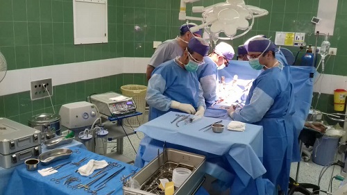 نخستین پیوند کبد از دهنده زنده با موفقیت در دانشگاه علوم پزشکی مشهد انجام شد نخستین پیوند کبد از دهنده زنده با موفقیت در دانشگاه علوم پزشکی مشهد انجام شد