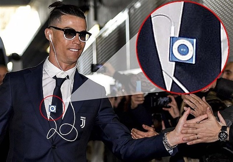 عکس جنجالی رونالدو با آی پاد ارزان قیمت+تصویر عکس جنجالی رونالدو با آی پاد ارزان قیمت+تصویر