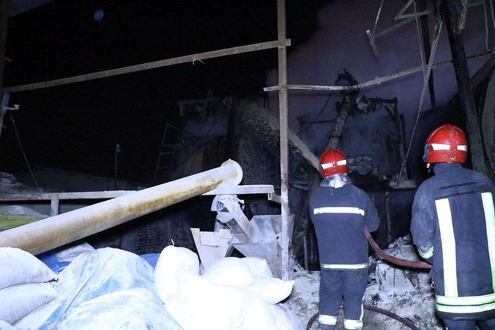 مهار آتش‌سوزی کارخانه ایزوگام در جاده مشهد کلات