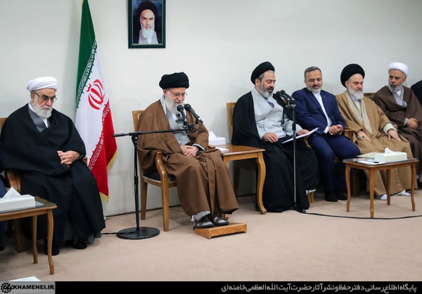 رهبر معظم انقلاب: ایستادگی ملت ایران در برابر آمریکا حقیقتی جذاب برای دنیا است