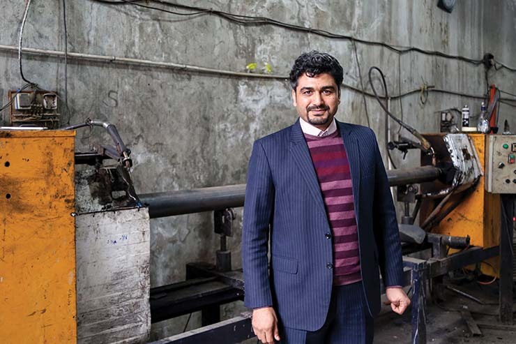 خیرگی کردیم و ماندیم