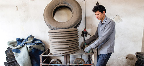 دلو&zwnj;سازی با لاستیک فرسوده!