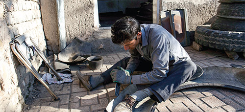 دلو&zwnj;سازی با لاستیک فرسوده!