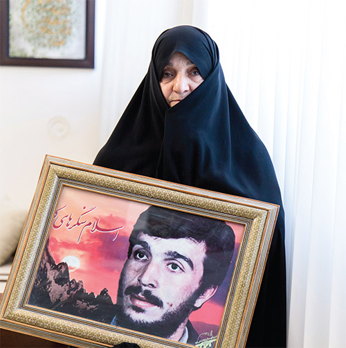 زیر بار ذلت نرفتیم