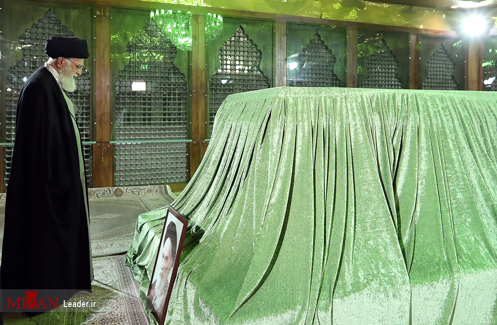 حضور رهبر معظم انقلاب در مرقد امام خمینی(ره) و گلزار شهدا؛ همزمان با آغاز دهه فجر+ویدئو حضور رهبر معظم انقلاب در مرقد امام خمینی(ره) و گلزار شهدا؛ همزمان با آغاز دهه فجر+ویدئو