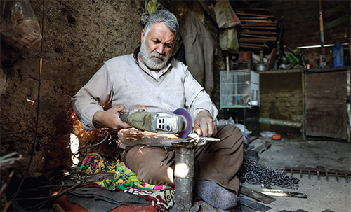 چکش، سندان و دست&zwnj;های پولادی