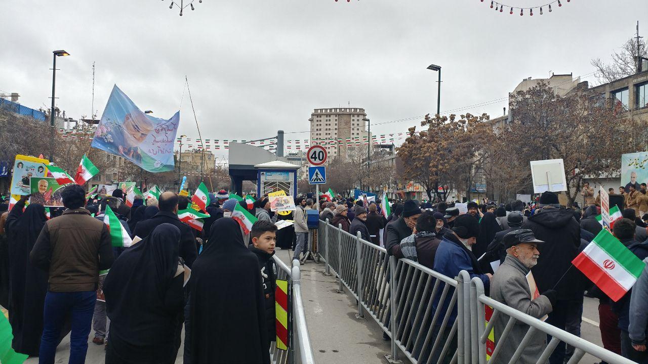 آغاز چهل و یکمین حضور پرشور مردم انقلابی مشهد در راهپیمایی ۲۲ بهمن