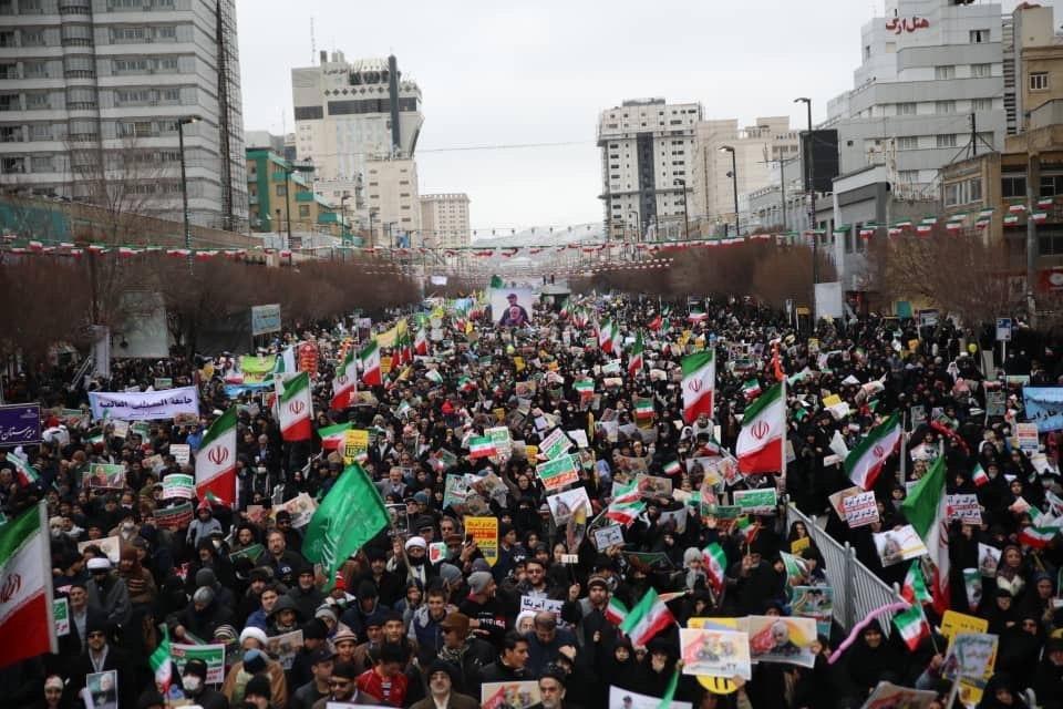 آغاز چهل و یکمین حضور پرشور مردم انقلابی مشهد در راهپیمایی ۲۲ بهمن