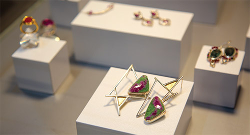 نقش‌هایی بر پایه هنر و ادبیات پارسی