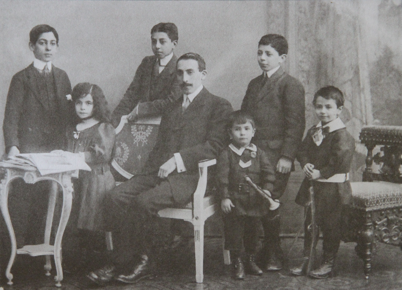 محمد مصدق؛ ساکن خفته در احمدآباد