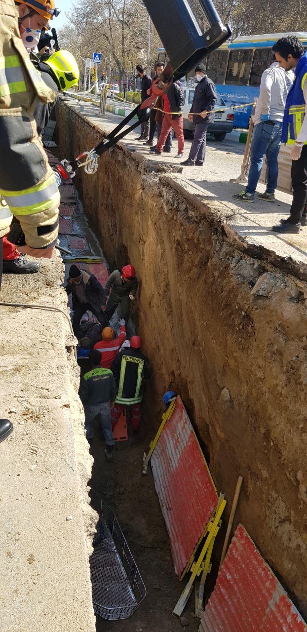 مجروح شدن سه کارگر بر اثر سقوط گاردریل در چهارراه دکترای مشهد+عکس مجروح شدن سه کارگر بر اثر سقوط گاردریل در چهارراه دکترای مشهد+عکس