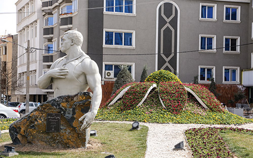 نماد‌های نوروزی در میان یک میلیون گل رنگارنگ