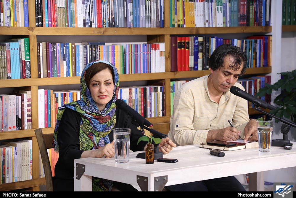 مراسم رونمایی کتاب« تاریکی معلق روز» 