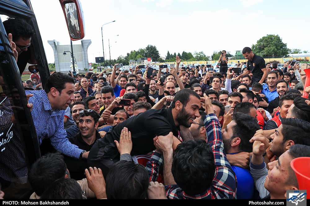 استقبال مردمی از تیم پدیده در مشهد