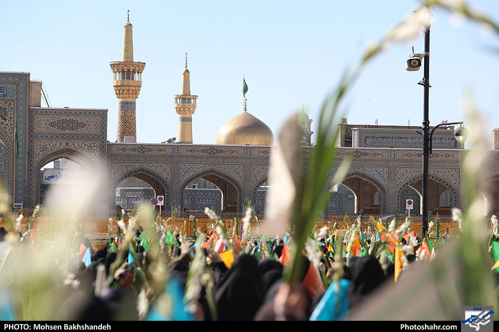 گلباران حرم مطهر رضوی در روز میلاد حضرت معصومه سلام الله علیها