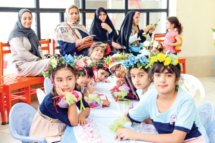 هم‌زمان با دهه کرامت «پاتوق تجربه» با 19غرفه، نمایشگاه «عفاف و حجاب» نیز با 19غرفه در بوستان کوهسنگی و جشنواره «محله جنت محله بانشاط» با محوریت فروش محصولات صنایع دستی در بازار جنت برگزار شد.  