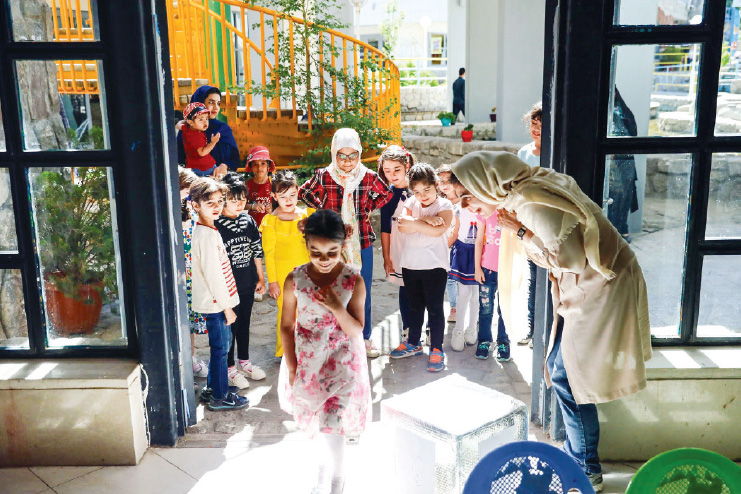 هم‌زمان با دهه کرامت «پاتوق تجربه» با 19غرفه، نمایشگاه «عفاف و حجاب» نیز با 19غرفه در بوستان کوهسنگی و جشنواره «محله جنت محله بانشاط» با محوریت فروش محصولات صنایع دستی در بازار جنت برگزار شد.  