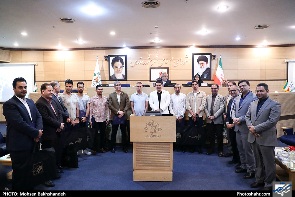 حضور اعضای تیم فوتبال پدیده در جلسه علنی شورای شهر