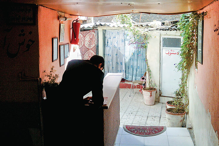 چوب حراج به آبروی میزبانی چوب حراج به آبروی میزبانی