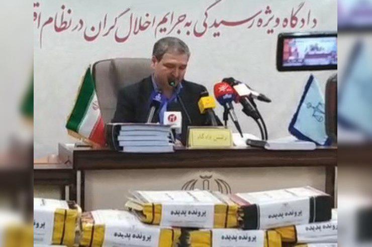 صادقی دادستان مرکز خراسان رضوی: حداقل ۲ سال حبس برای متهمان مجازات تعیین شد. طلبکاران به سهام دار تبدیل شده اند و اموال شرکت مال همه است