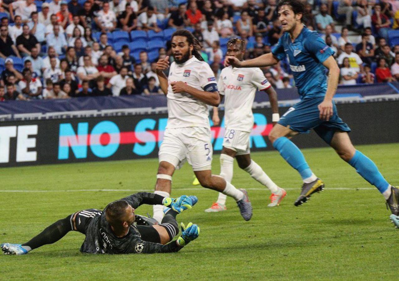 سردار آزمون زننده اولین گل فصل جدید لیگ قهرمانان اروپا سردار آزمون زننده اولین گل فصل جدید لیگ قهرمانان اروپا