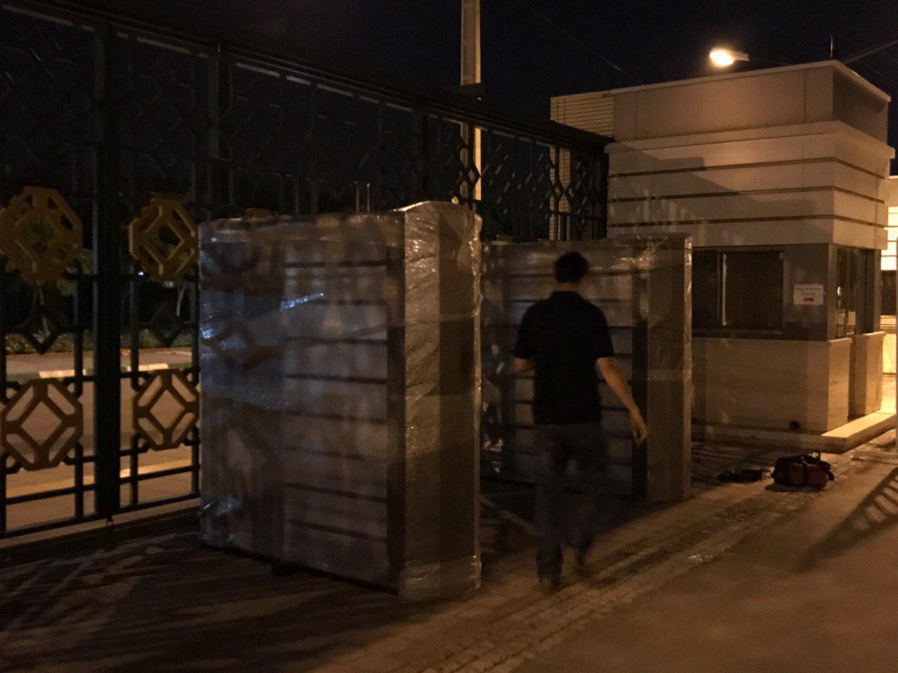 نصب گیت های ورزشگاه امام رضا(ع)