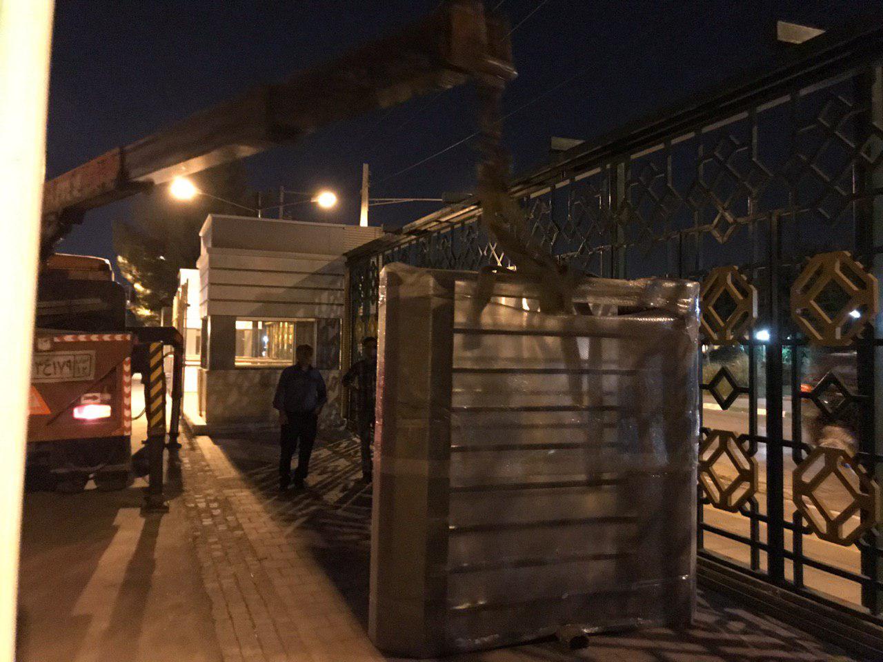 نصب گیت های ورزشگاه امام رضا(ع)