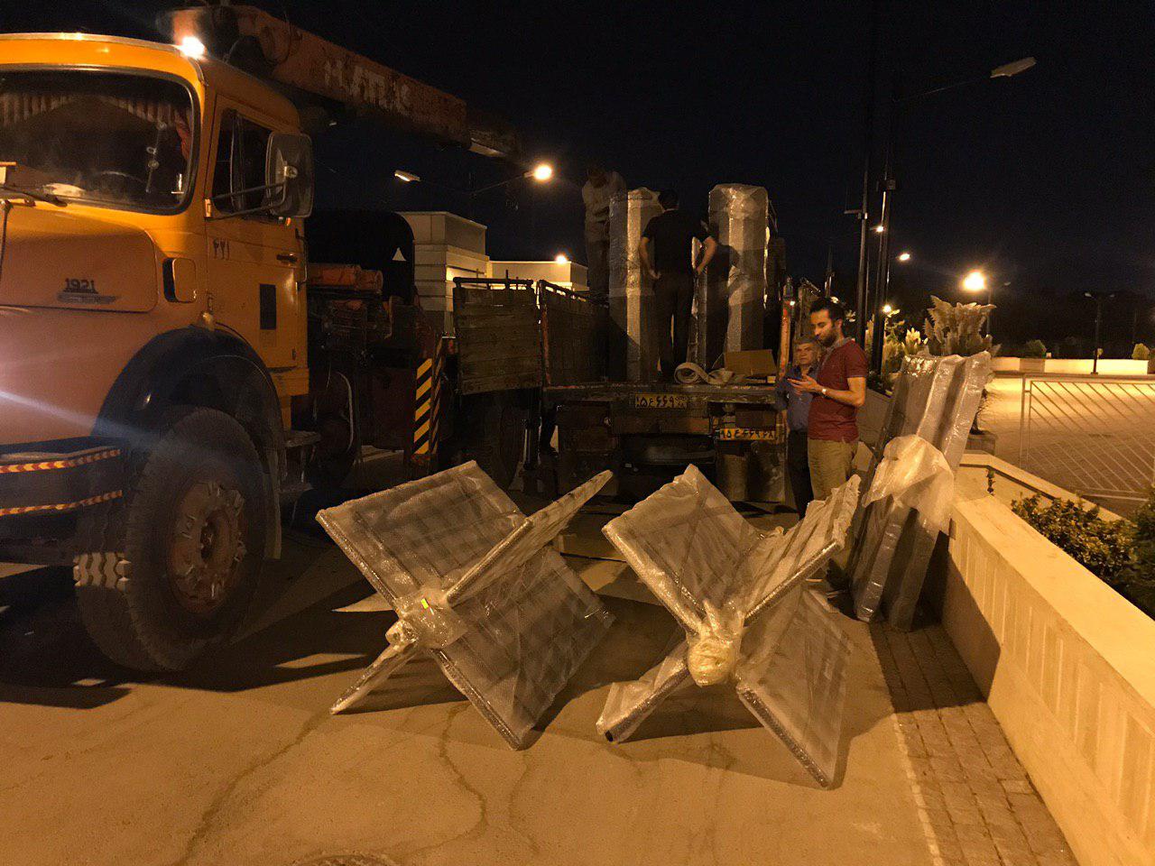 نصب گیت های ورزشگاه امام رضا(ع)