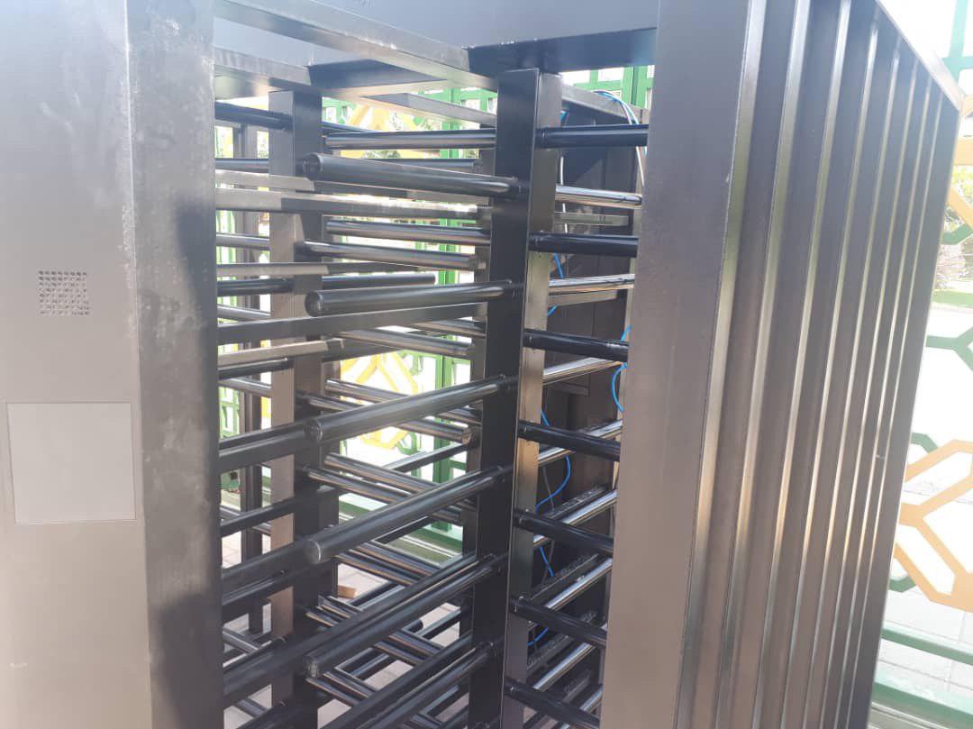 نصب گیت های ورزشگاه امام رضا(ع)