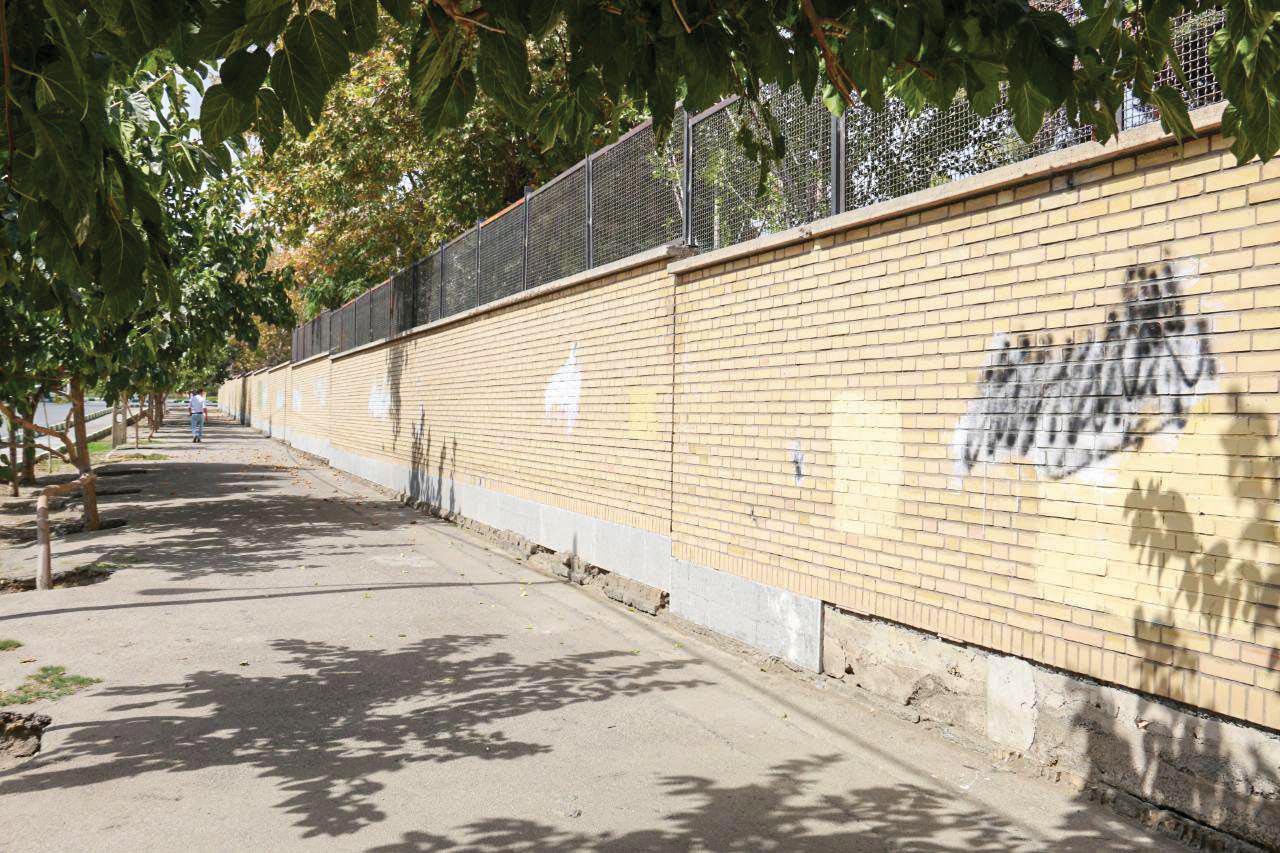 دیوار‌های زخمی