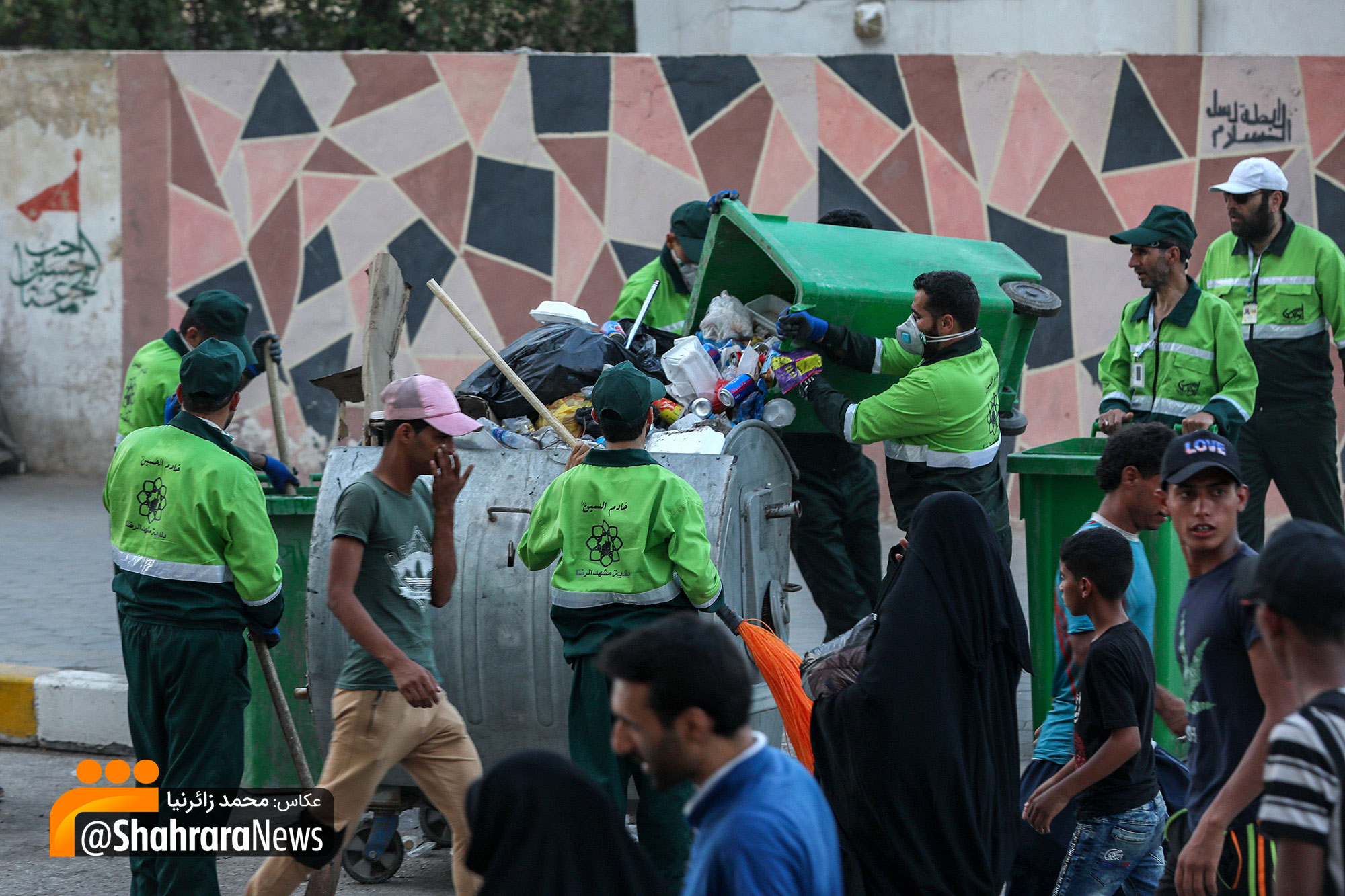 پاکبان‌های مشهدی، خیابان‌های نجف را رفت و روب می‌کنند