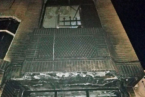 نجات ۱۱ نفر از آتش‌سوزی واحد مسکونی دربولوار طبرسی مشهد+ عکس