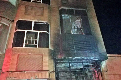 نجات ۱۱ نفر از آتش‌سوزی واحد مسکونی دربولوار طبرسی مشهد+ عکس