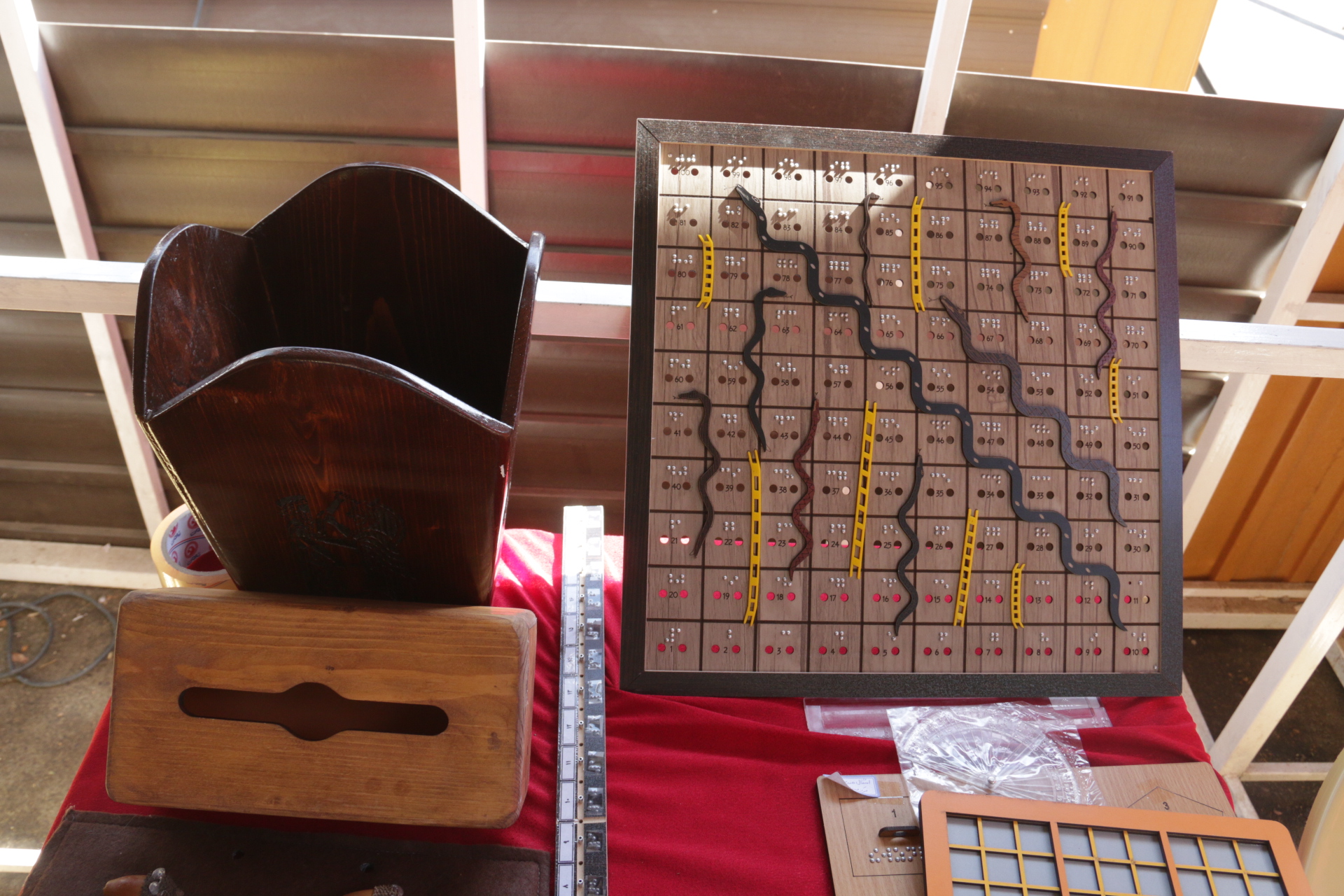 این نقطه‌ها روشن است