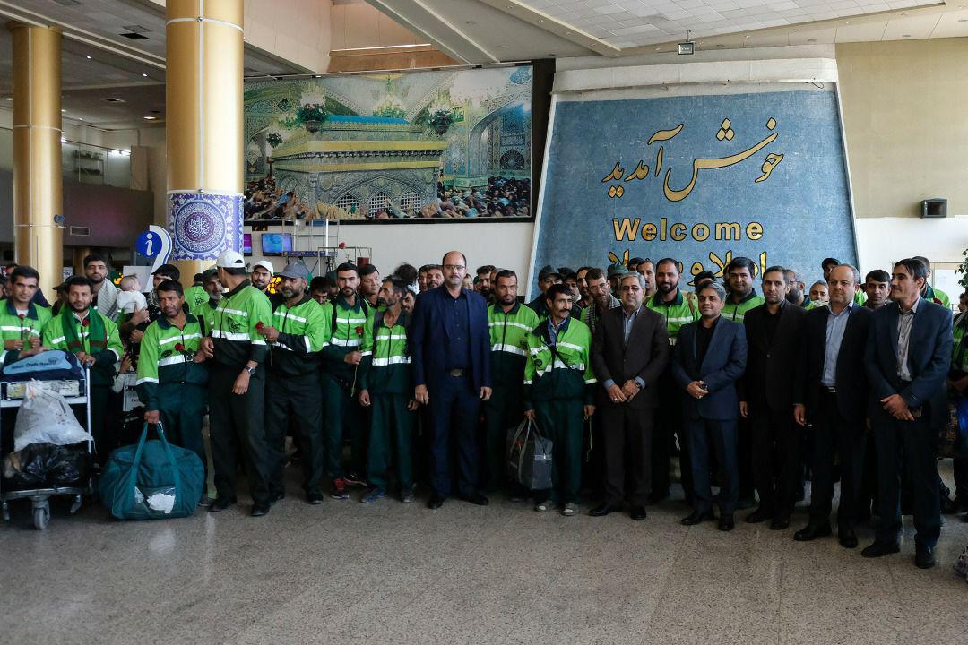 استقبال پرشور از بازگشت کاروان خدام الحسین (ع) شهرداری مشهد در فرودگاه مشهد