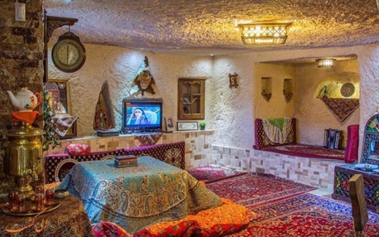  مدیر اقامتگاههای بومگردی اداره کل میراث فرهنگی، صنایع دستی و گردشگری خراسان رضوی گفت: ۷۵ اقامتگاه بومگردی در این استان پروانه بهره برداری دریافت کرده و بیش از 90 اقامتگاه نیز موافقت های اولیه را کسب و در حال طی روند دریافت پروانه هستند.