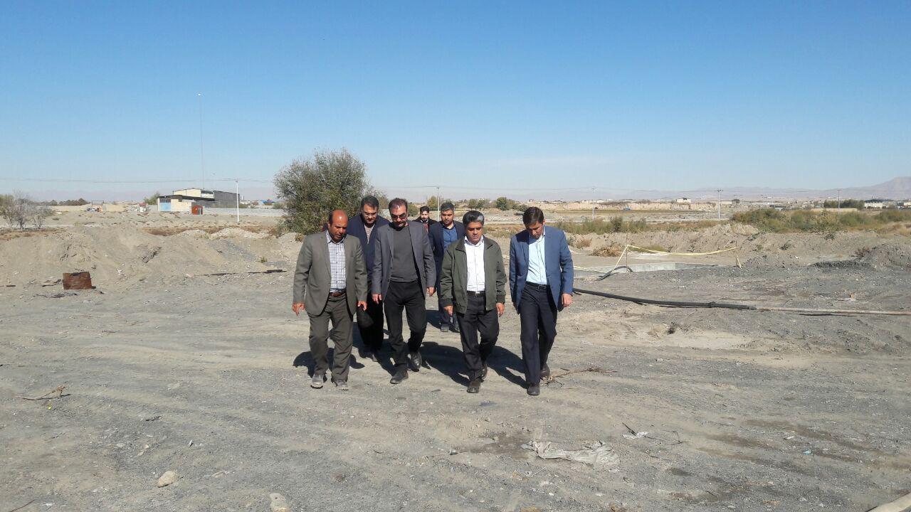 بازدید مسئولان شهری از مسیر رودخانه کشف رود