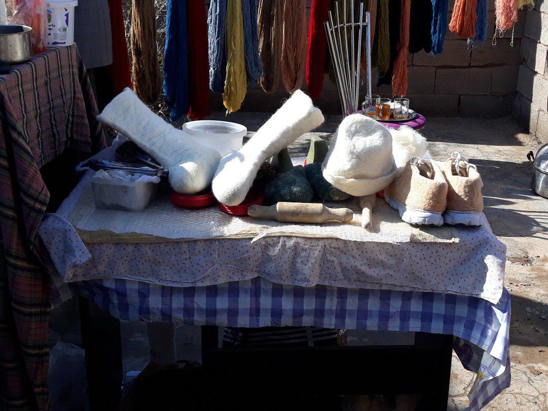 نخ ریسی و رنگ ریزی سنتی در خواف احیا شد