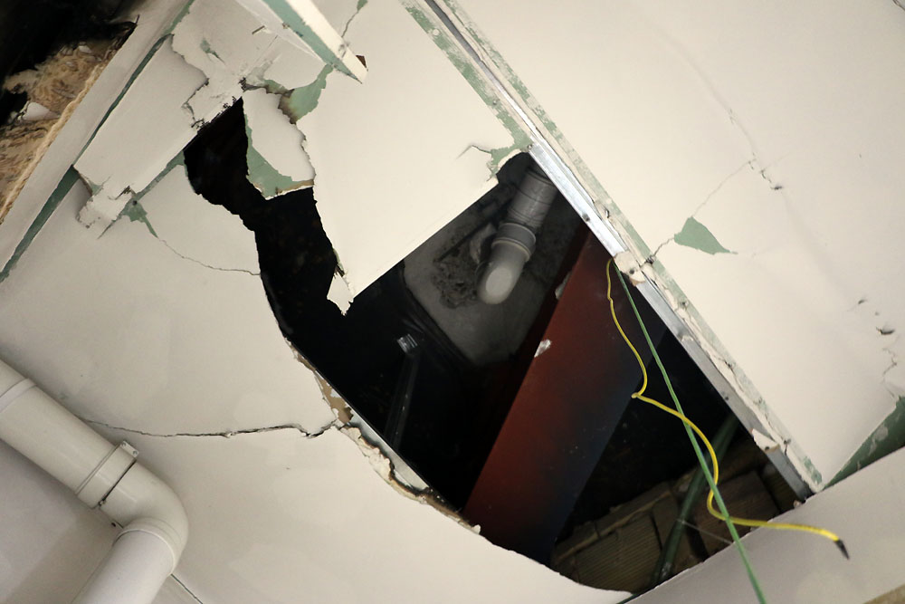 خسارت بر اثر انفجار پکیج دیواری منزل مسکونی در مشهد